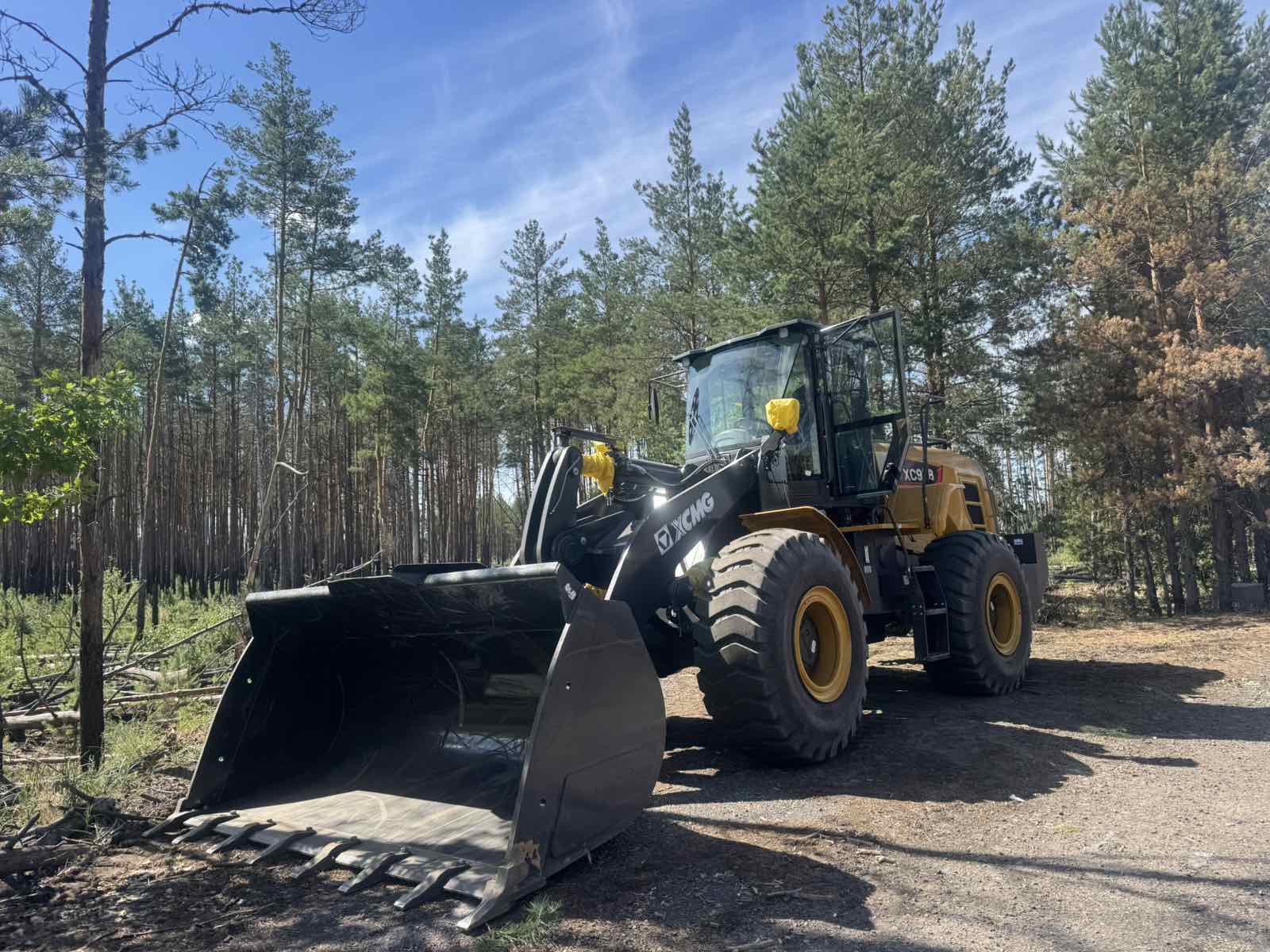 Фронтальний навантажувач XCMG XC958